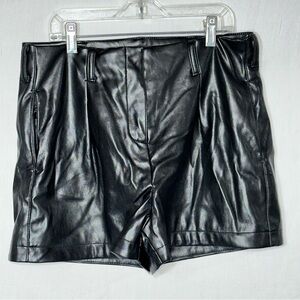 Weekend Los Angeles Black Vegan Faux Leather Tailored Shorts Women's Size Small